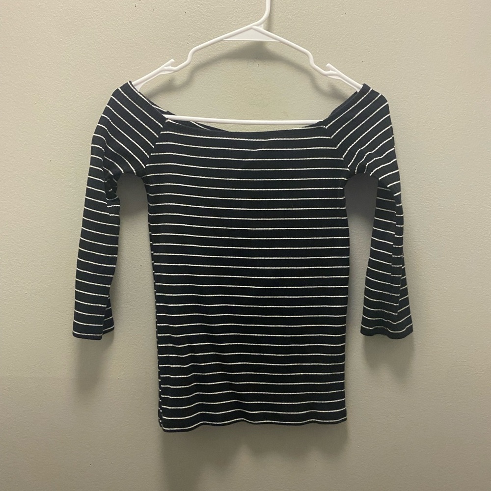 Off the shoulder fitted 3/4 sleeve